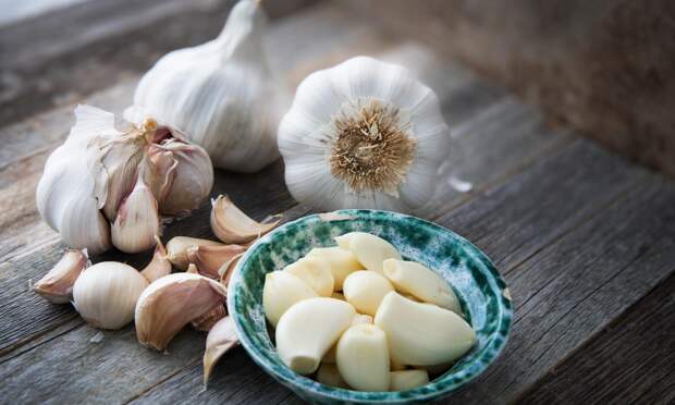 Научный прием и кулинарная уловка, как есть чеснок, чтобы не пахнуть и не болеть