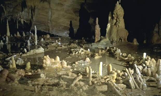 10 древних пещер, которые и сегодня хранят множество загадок