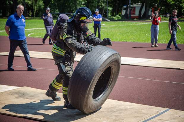 Работник Пожарно-спасательного центра стал лучшим пожарным Москвы в 2022 году