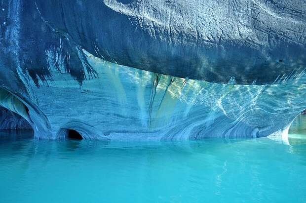 Мраморные пещеры (Las Cavernas de Marmol) в озере Хенераль-Каррера (lago General Carrera), Чили