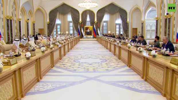 Путин принял участие в российско-эмиратских переговорах в Абу-Даби