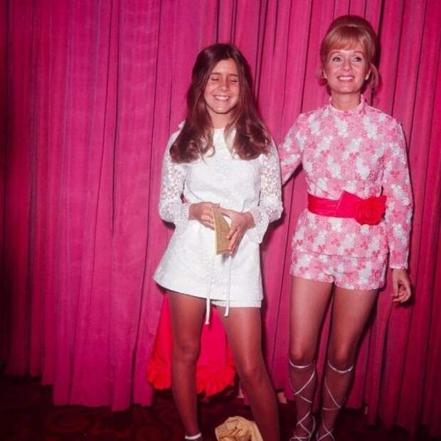 15-летняя Кэрри Фишер со своей матерью Дебби Рейнольдс в 1972 году