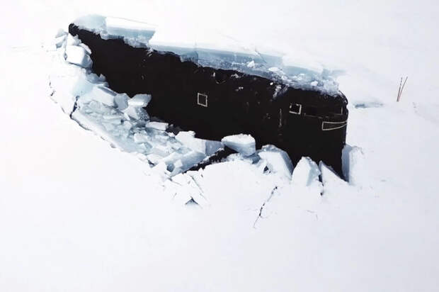 Три российские подлодки одновременно пробили лед в Арктике: что известно об экспедиции «Умка-2021»