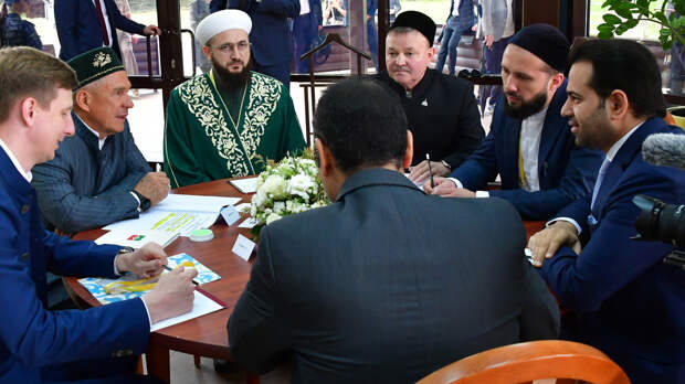 Рустам Минниханов встретился с Генеральным секретарем Совета мусульманских старейшин судьей Мохамедом Абдельсаламом