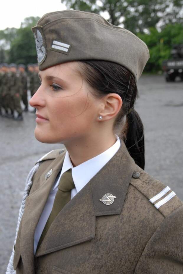 military_woman_poland_army