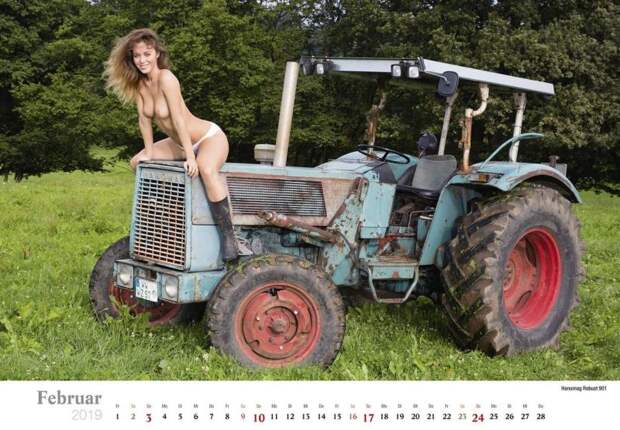 Горячий календарь с гологрудыми фермершами на 2019 год 