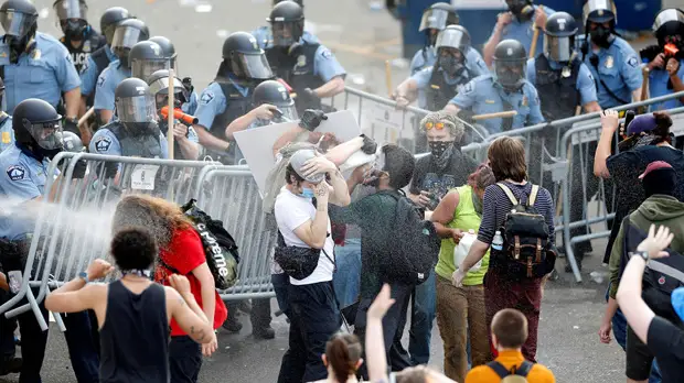 Посольство призвало россиян избегать мест беспорядков в США