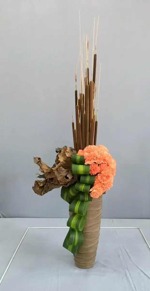 Мастерим простую вазу для цветов в виде аппликации для детей