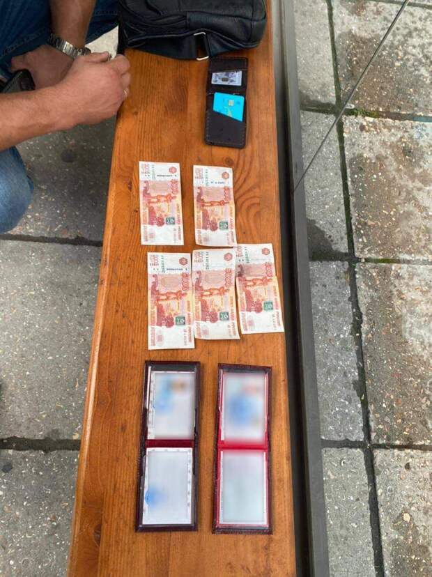 Полицейские нашли и изъяли у ялтинца крупную партию поддельных денег