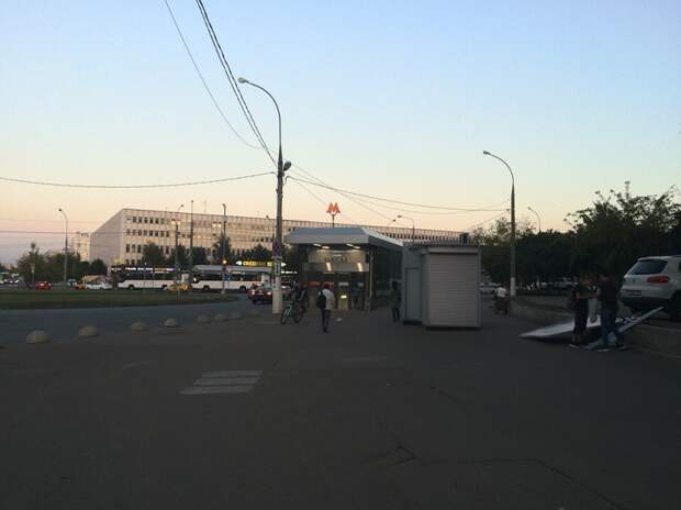 Станция метро «Южная»