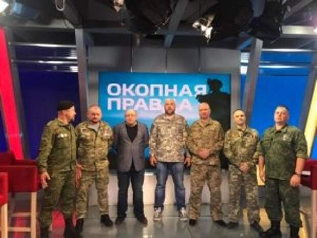 Побратавшиеся ополченцы Донбасса и ветераны ВСУ спели в Москве украинские песни