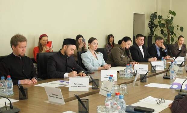 В Салехарде по инициативе Общественной палаты Ямала состоялся круглый стол на тему детского буллинга