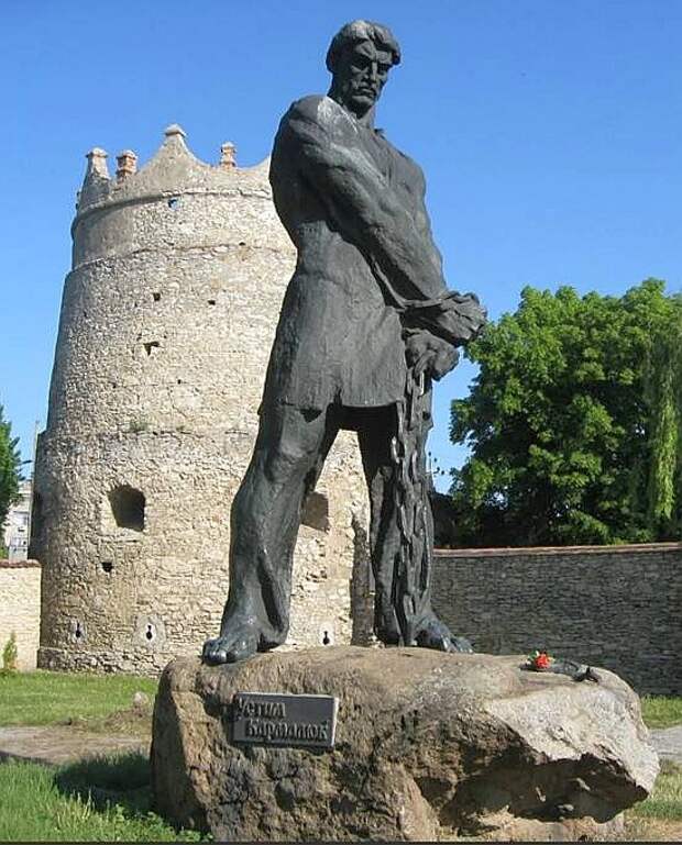 Памятник Устима Кармалюку. Источник изображения wikimedia.commons