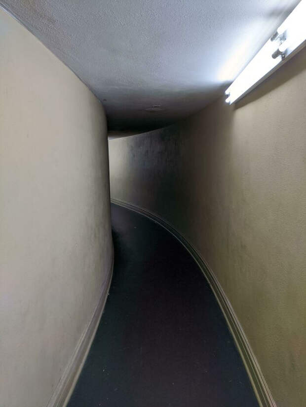 Снимки коридоров, заставляющих испытывать тревогу