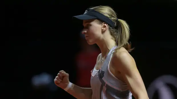 Самсонова пробилась в 1/4 финала теннисного турнира в Штутгарте