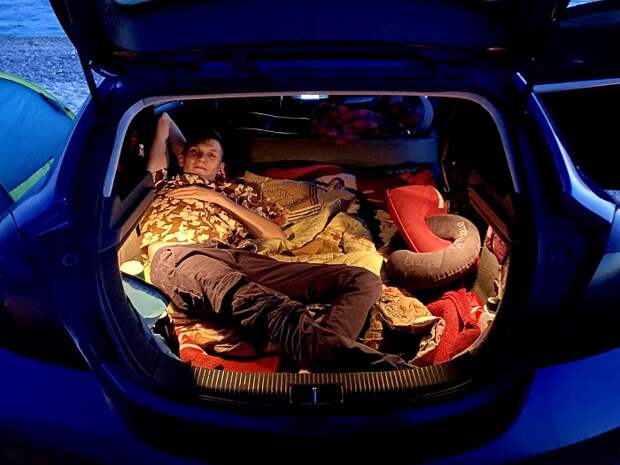 Комфортное размещение в автомобиле на ночевку/ Фото: drive2.ru