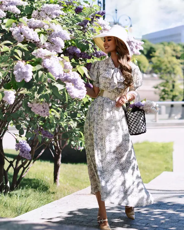 Как стильно носить платье с коротким рукавом летом: 20 потрясающих примеров