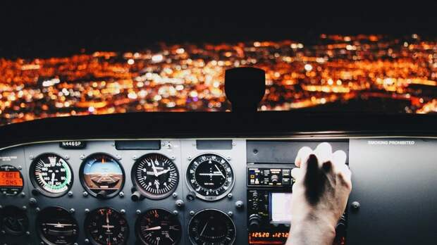 Следовавший на Украину самолет экстренно сел в Польше