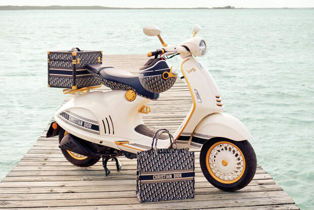 Мотороллер Dior x Vespa