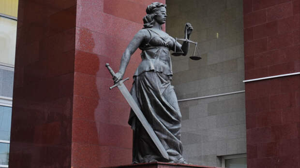 Бывшую королеву красоты приговорили к трем годам колонии за мошенничество