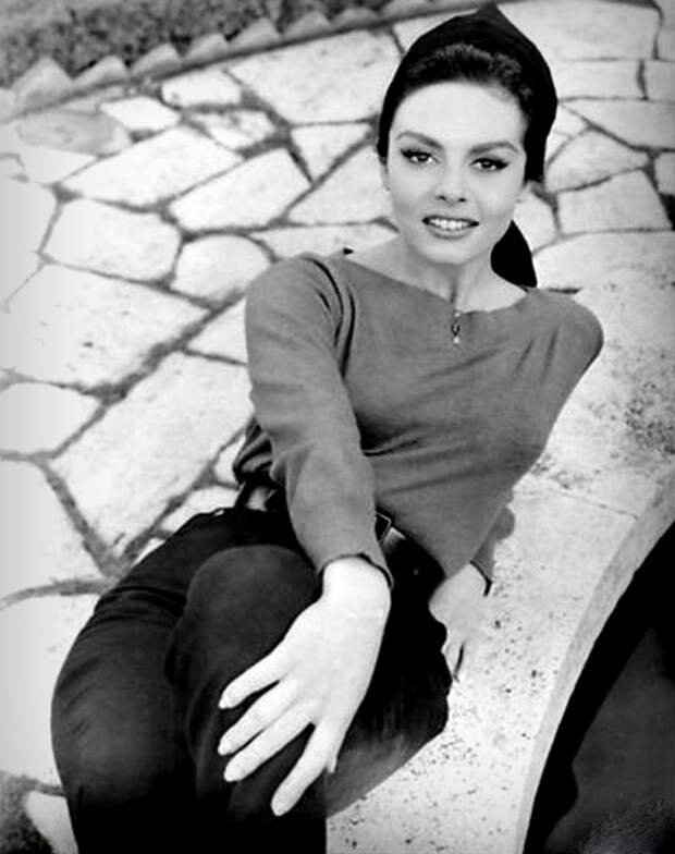 Фотосессия Мишель Мерсье после окончания съемок фильма "Тысяча и одна ночь" 1961 год, Италия.