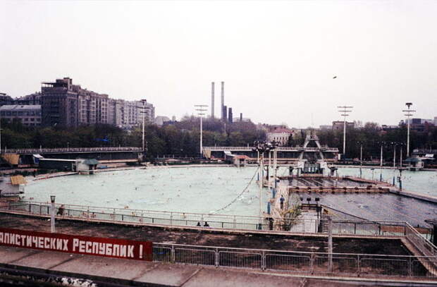 Самый большой бассейн в СССР, построенный на месте взорванного храма Христа Спасителя
