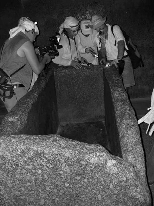 Саркофаг в Великой пирамиде. Изображение взято из книги А.Ю.Склярова "Пирамиды: загадки строительства и назначения", издательство ВЕЧЕ, 2013