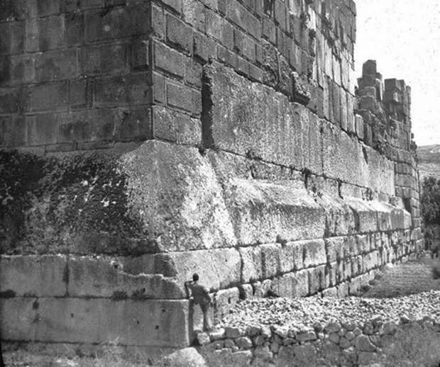 baalbeck-megaliths-corner-shot