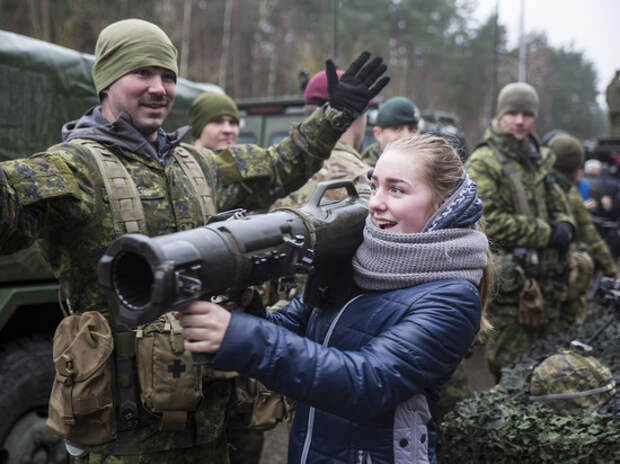 РИА Новости: украинские военные пытаются покинуть Мариуполь в женской одежде
