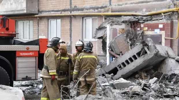 В Донецке при ликвидации пожара пострадали пятеро сотрудников МЧС