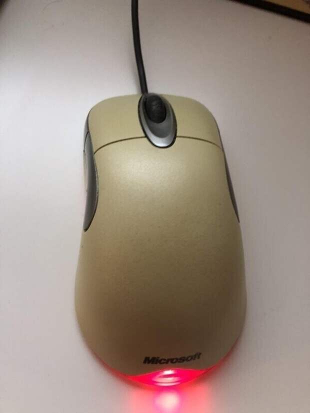 2. "Моя мышь Microsoft Intellimouse Explorer живее всех живых - аж с 1999 года!"