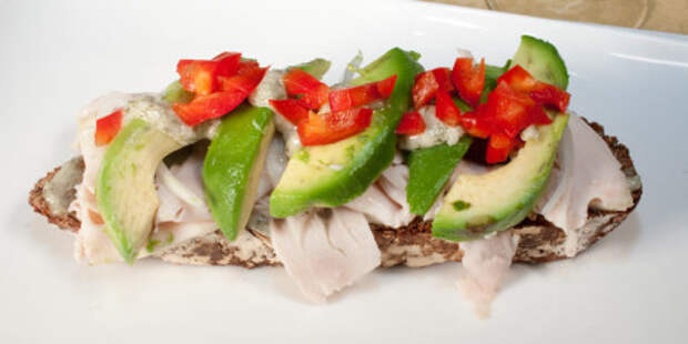 turkey-avocado-reb-bell-pepper-creamy-garlic-paste-onion-sandwich-6