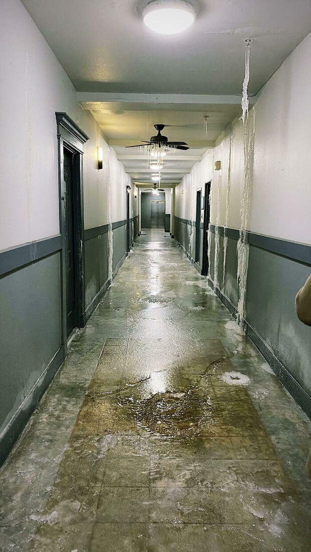 Снимки коридоров, заставляющих испытывать тревогу