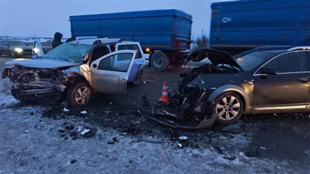 Два человека погибли при столкновении двух иномарок в Самарской области