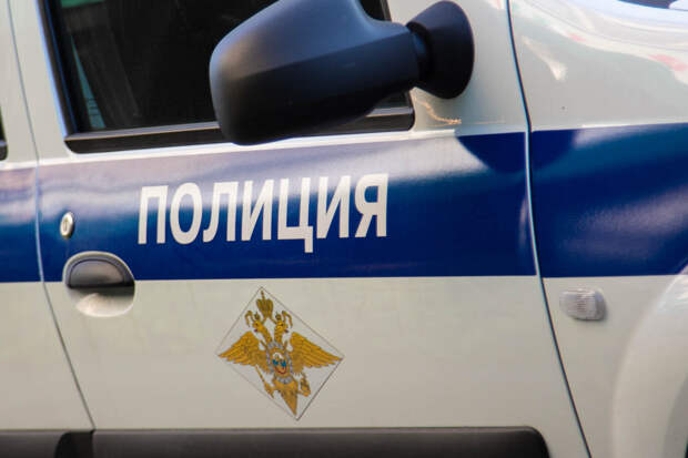 В Волгограде неизвестный напал с ножом на школьницу в подъезде