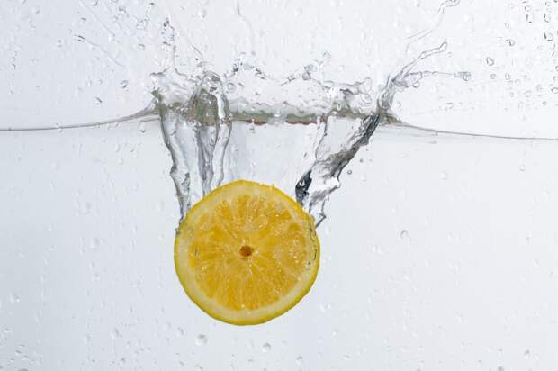 lemon-1198006_1280-1024x682 Почему нельзя часто пить лимонную воду? Побочные эффекты
