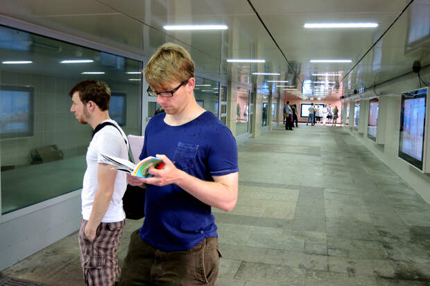 Книги вместо скролла: как вернуть чтение в свою жизнь и найти для него время