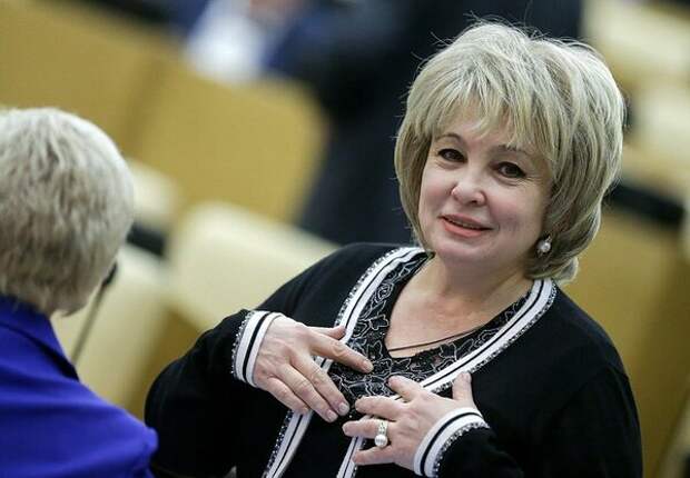 Госфэшн: "бортпроводница"-Яровая, скромная Поклонская и Жемчуга Нации