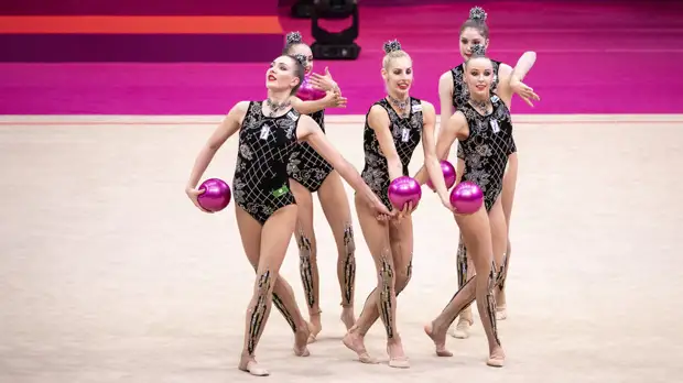 «Вырвался дикий крик из груди»: как в России отреагировали на победу гимнасток в многоборье и 17-й титул Дины Авериной