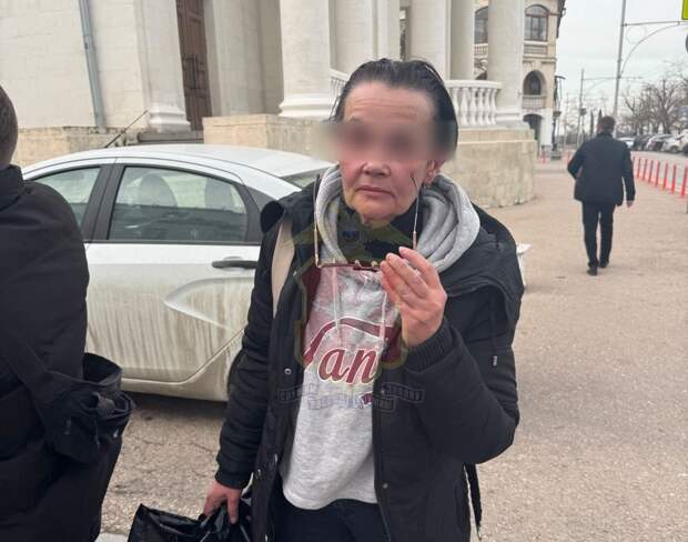 В Севастополе поймали крымчанку, гревшую ноги на Вечном огне