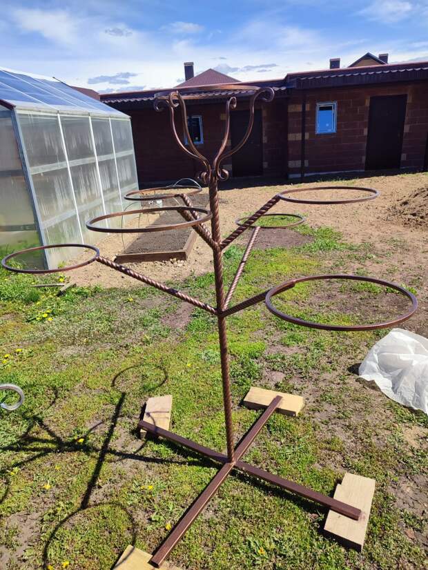 Каркас готов к отправке. Когда мне скинули это фото - подумал, что зря все это затеял... Не букдет такая конструкция смотреться красиво