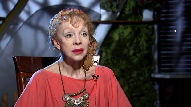 Как выглядит 72-летняя Настенька из «Морозко», которая пытается спасти себя от старости «уколами красоты»