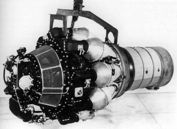 Английский двигатель "Нин", несколько десятков которых были проданы в СССР в 1947 году, причем без всякой лицензии. Все двигатели имели массу конструктивных дефектов, которые советским инженерам пришлось устранять, чтобы приступить к изучению характеристик этих моторов