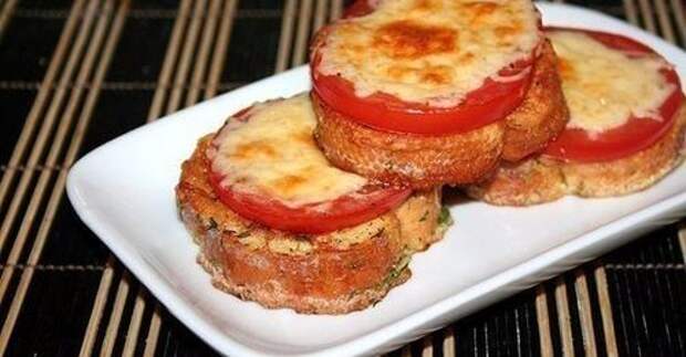 Готовим сочные гренки с помидорами и сыром к завтраку