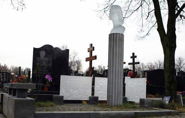 Могила Любови Полищук