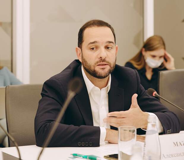 Профессор РАН Мажуга предложил обучать основам кибербезопасности в школах. Фото: Пресс-служба Общественной палаты Москвы