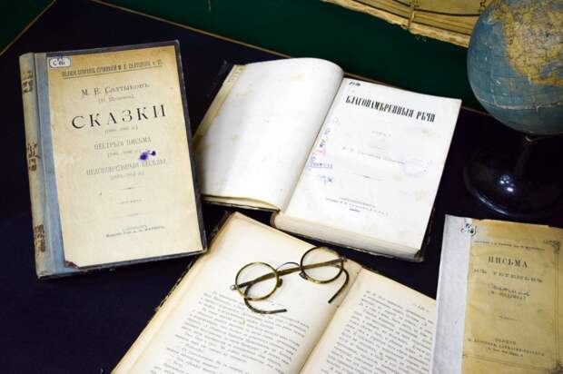 В Тульской библиотеке открыли выставки к 200-летию Салтыкова-Щедрина