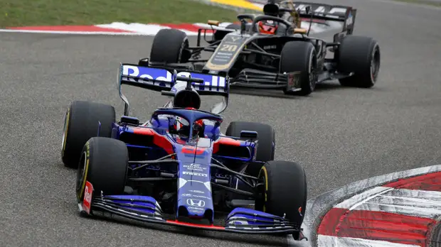 Квят назвал причину схода с гонки Гран-при Китая