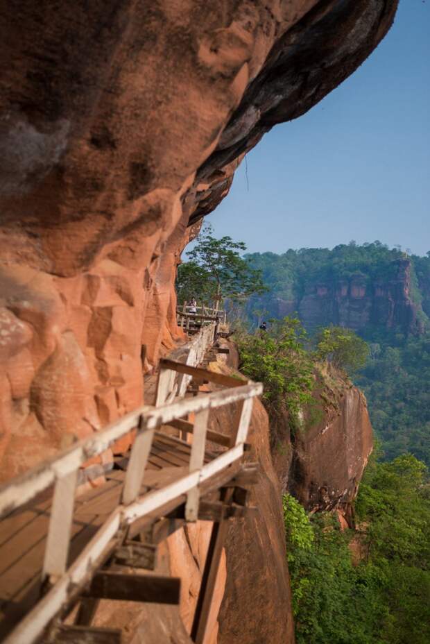 27 Most Dangerous Footpaths Around The World 7