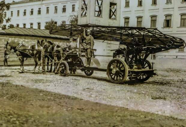 История пожарной лестницы. Фото: Департамент ГОЧСиПБ История пожарной лестницы. Фото: Департамент ГОЧСиПБ